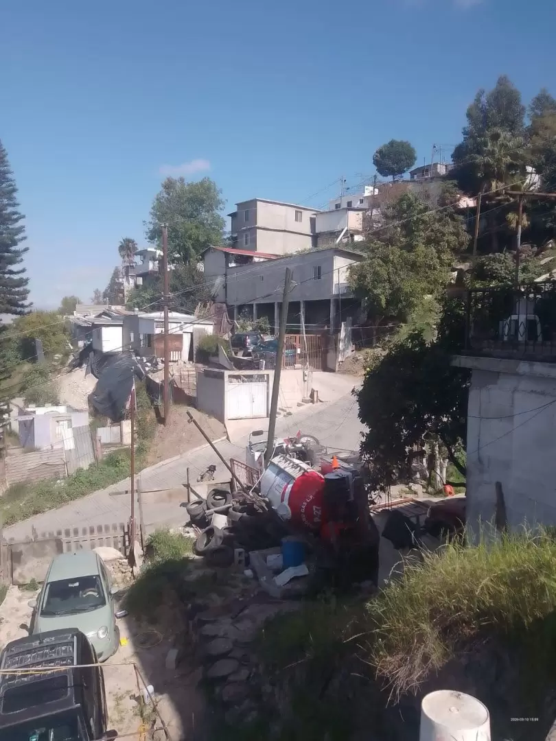 Volcadura de pipa de gas en Jardines de Aguacaliente en Tijuana