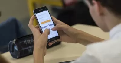 Regular uso de dispositivos electr�nicos en escuelas