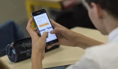 Regular uso de dispositivos electr�nicos en escuelas