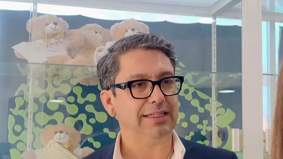 Regular uso de dispositivos electr�nicos en escuelas