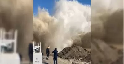 Controlan fuga en acueducto sobre el bulevar 2000