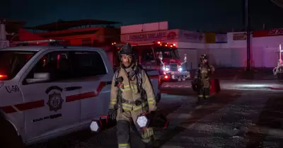 Se registran dos incendios en recicladora y vivienda de Tijuana