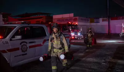 Se registran dos incendios en recicladora y vivienda de Tijuana