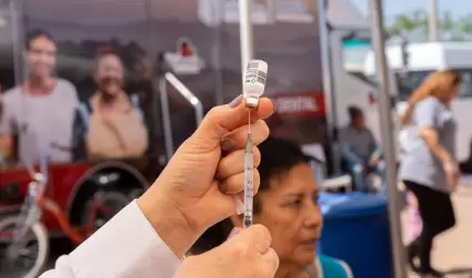 Contin�a la vacunaci�n contra el sarampi�n en Baja California