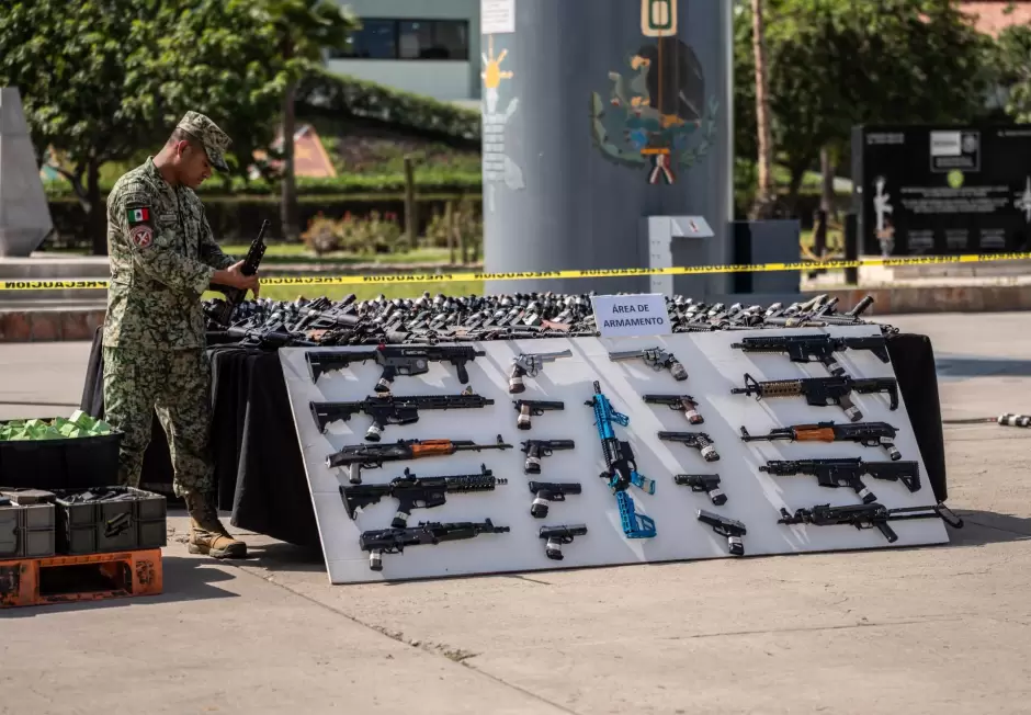 Ceremonia de destrucci�n de armas de fuego en las instalaciones del Cuartel Morelos