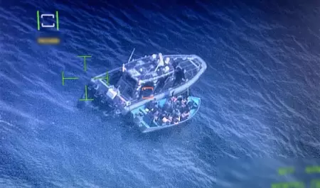 Interceptan embarcaci�n con 23 migrantes frente a la costa de California
