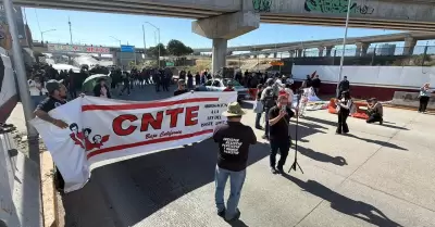 Maestros de la CNTE inician paro de 72 horas con marcha y bloqueo en la garita E