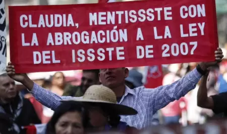 Movilizaci�n de integrantes de la CNTE sobre Paseo de la Reforma