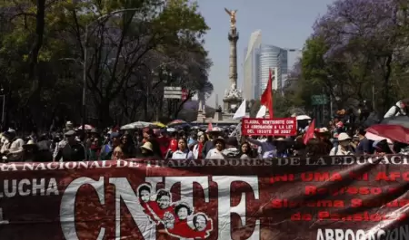 Movilizaci�n de integrantes de la CNTE