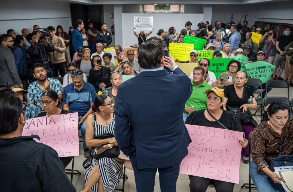 Alcalde de Tijuana acuerda con vecinos de Santa Fe acciones para mejorar movilidad