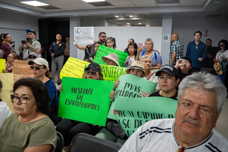 Alcalde de Tijuana acuerda con vecinos de Santa Fe acciones para mejorar movilidad