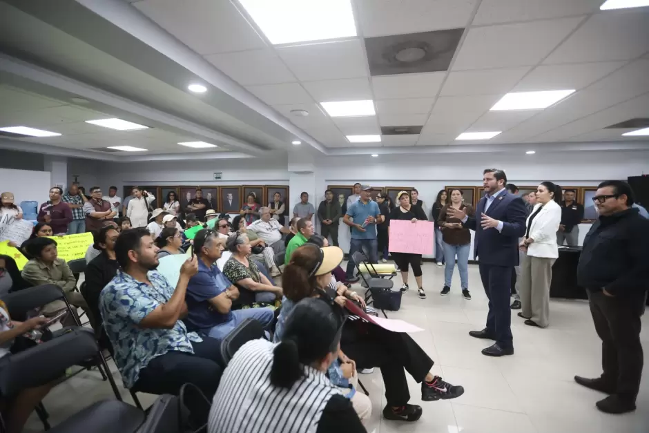 Alcalde de Tijuana acuerda con vecinos de Santa Fe acciones para mejorar movilidad