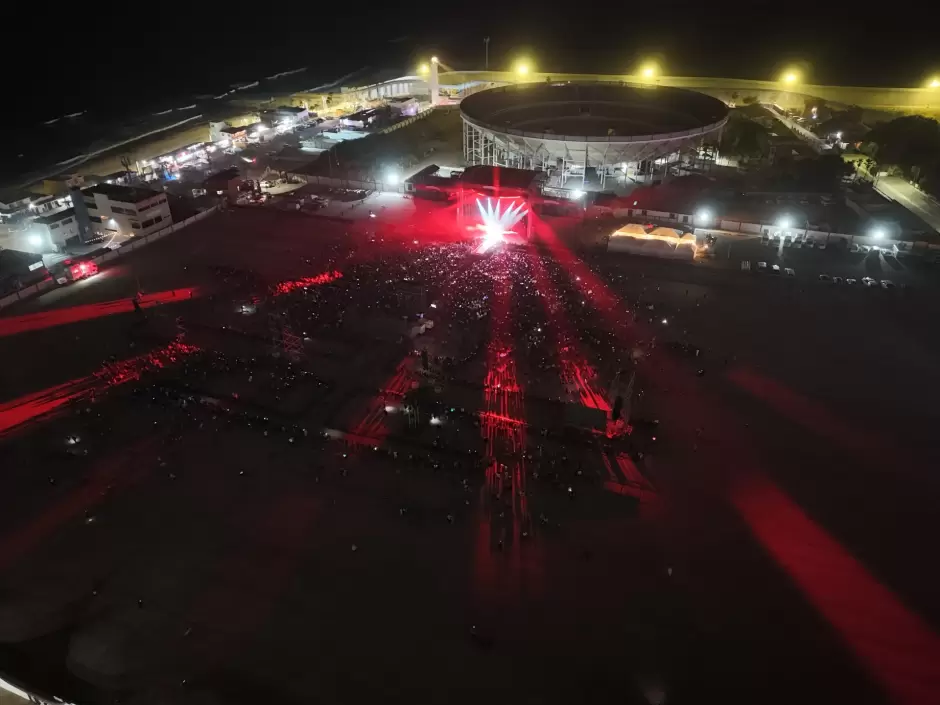 Con concierto gratuito de Car�n Le�n arranc� en Tijuana el Circuito Nacional de Festivales por la Paz