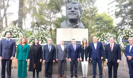 Guardia de honor en memoria de Luis Donaldo Colosio