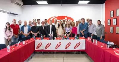 Julieta Ram�rez se re�ne con miembros de la CMIC