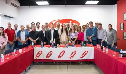 Julieta Ram�rez se re�ne con miembros de la CMIC