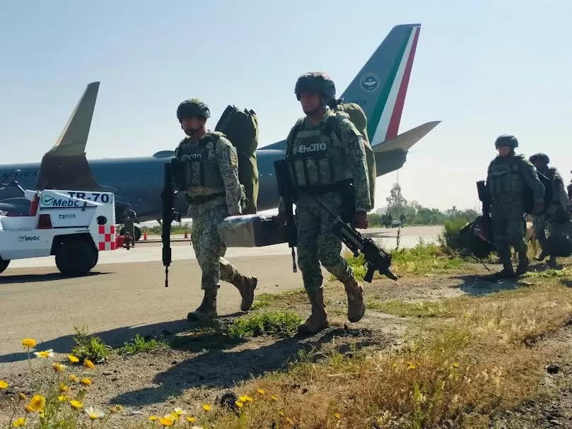 Arriban 200 efectivos v�a a�rea y 100 v�a terrestres del Ej�rcito Mexicano, en el Estado de Baja California