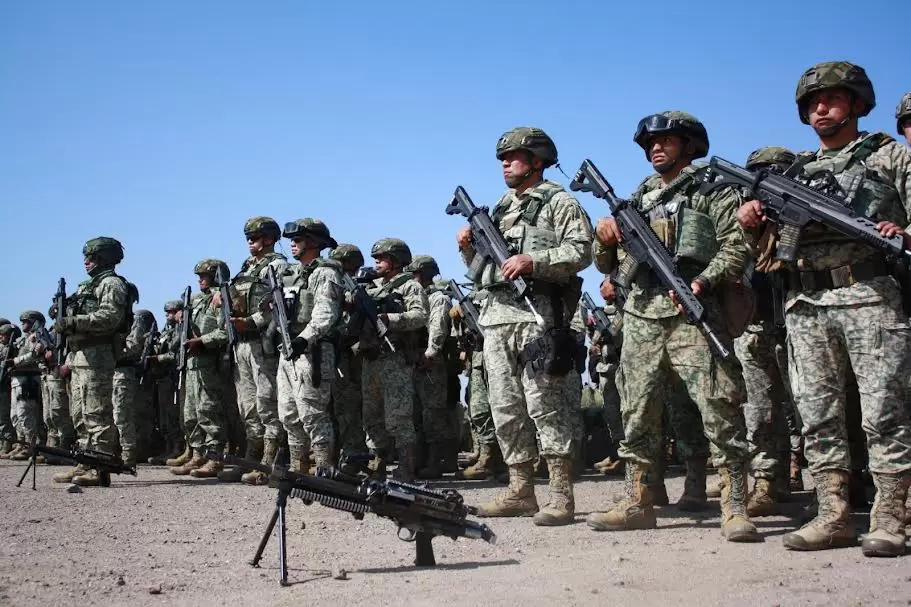 Arriban 200 efectivos v�a a�rea y 100 v�a terrestres del Ej�rcito Mexicano, en el Estado de Baja California