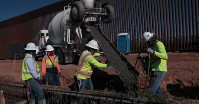Instalan secci�n de un nuevo muro fronterizo entre Santa Teresa, Nuevo M�xico, y