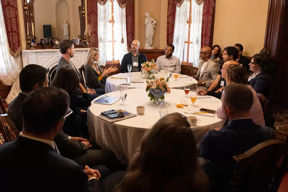 California impulsa acciones para apoyar a ni�os y hombres j�venes