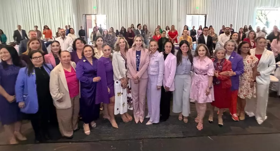 Olga Macías asume presidencia de Barra de Mujeres Unidas en Baja California