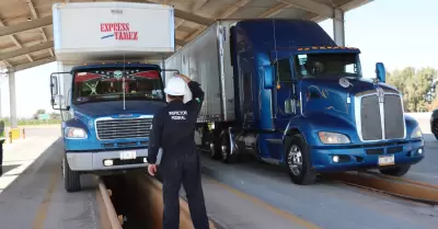 Verifica SICT peso y dimensiones del transporte de carga en la carretera San Lui