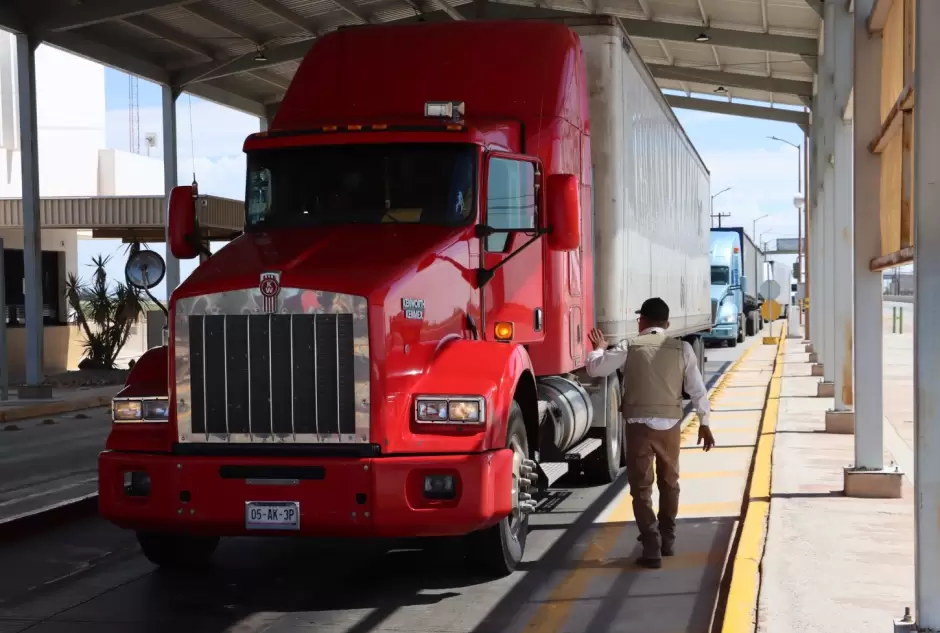 Verifica SICT peso y dimensiones del transporte de carga en la carretera San Luis Río Colorado - Mexicali