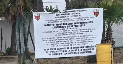 Se manifiestan por segundo d�a consecutivo trabajadores de Pemex Rosarito; exige