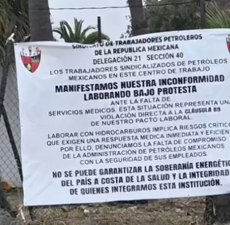 Se manifiestan por segundo d�a consecutivo trabajadores de Pemex Rosarito; exige