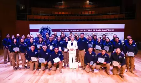 FGE reconoce a 100 servidores p�blicos por su labor en investigaci�n y procuraci