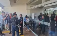Manifestaci�n en Palacio Municipal deriv� en bloqueo de acceso principal