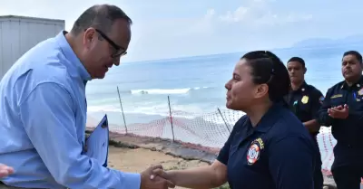 Reconoce CEDHBC a salvavidas de Bomberos Tijuana