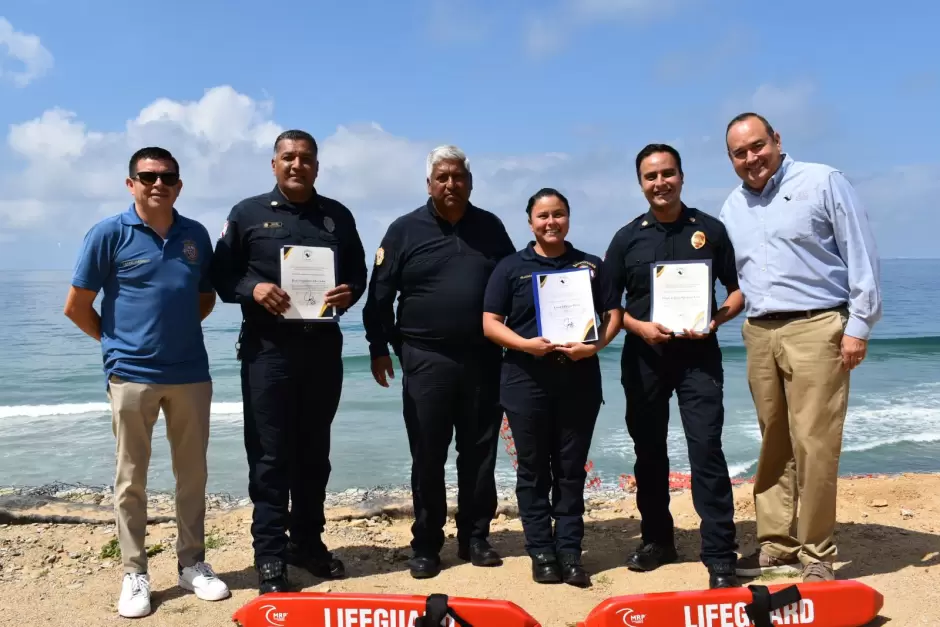 Reconoce CEDHBC a salvavidas de Bomberos Tijuana