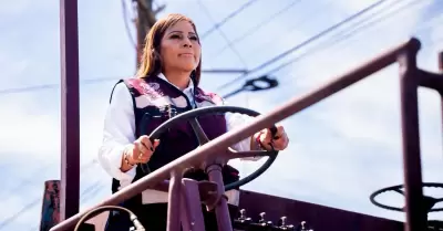 Supervisa alcaldesa Claudia Agat�n rehabilitaci�n del bulevar Las Dunas con maqu