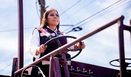 Supervisa alcaldesa Claudia Agat�n rehabilitaci�n del bulevar Las Dunas con maqu