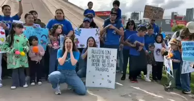 Se manifiestan en la glorieta Cuauht�moc para visibilizar necesidades de menores