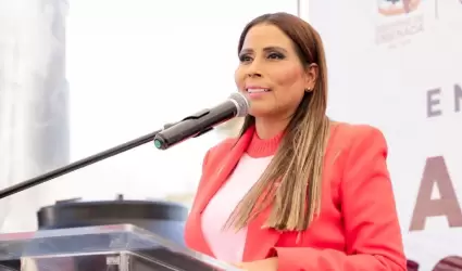 Claudia Agat�n