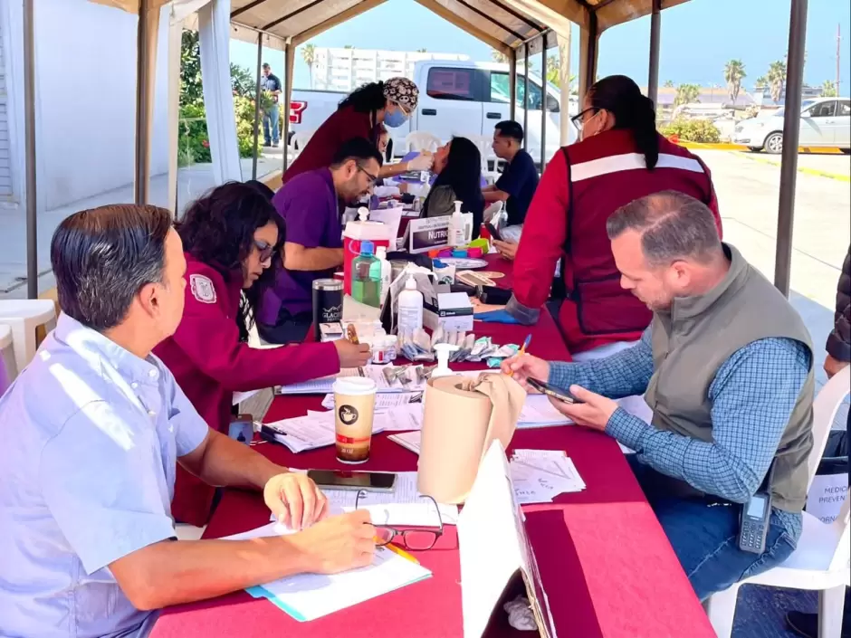 Jornada de salud en Rosarito
