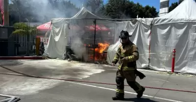 Incendio en puesto de tacos en Plaza R�o