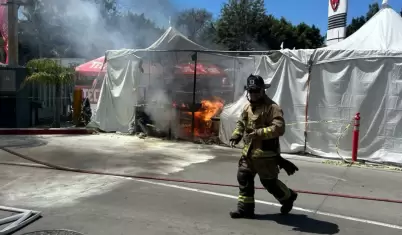 Incendio en puesto de tacos en Plaza R�o