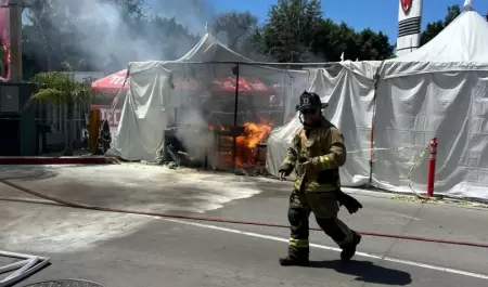 Incendio en puesto de tacos en Plaza R�o