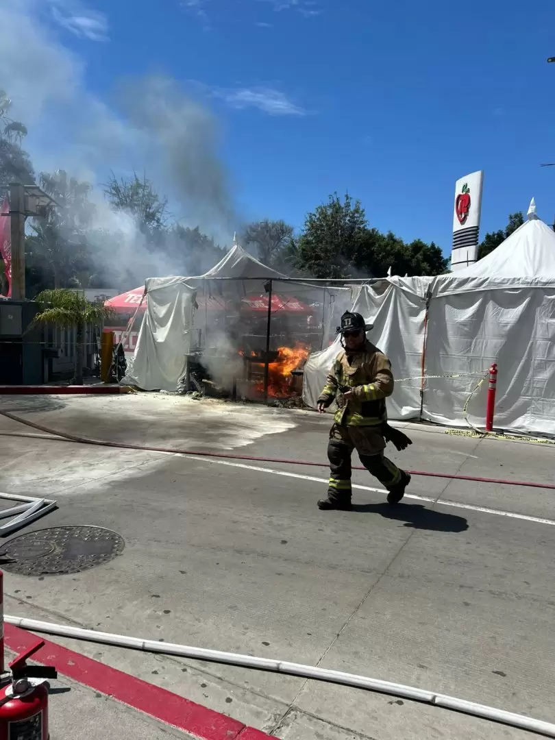 Incendio en puesto de tacos en Plaza R�o