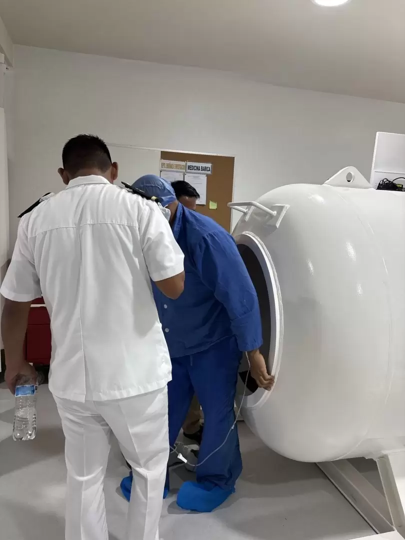 Marina evac�a a buzo con s�ntomas de descompresi�n en Isla Guadalupe