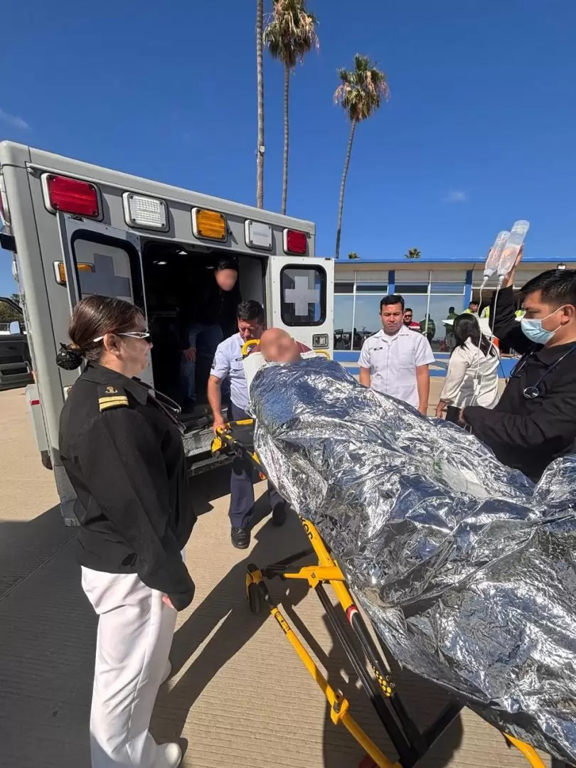 Marina evac�a a buzo con s�ntomas de descompresi�n en Isla Guadalupe