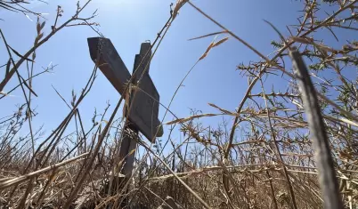 Una cruz en el basurero: el terreno donde han encontrado decenas de cuerpos en B