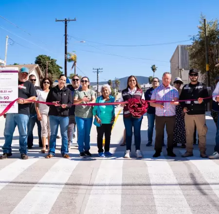 Inaugura alcaldesa Claudia Agat�n pavimentaci�n por m�s de 2.7 MDP