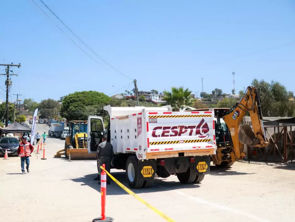 Obras de acceso al agua con introducción de drenaje en Primo Tapia