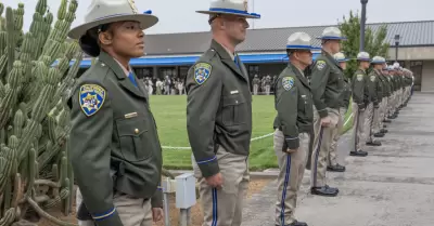 Se grad�an 133 nuevos oficiales de la Patrulla de Caminos de California