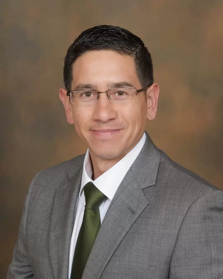 Elsa Morales-Roth y Ted Miyahara nuevos miembros de la Junta Directiva en los Terrenos de la Feria