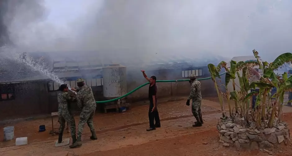 Marina apoya en sofocación de incendio en centro de rehabilitación en Isla Cedros